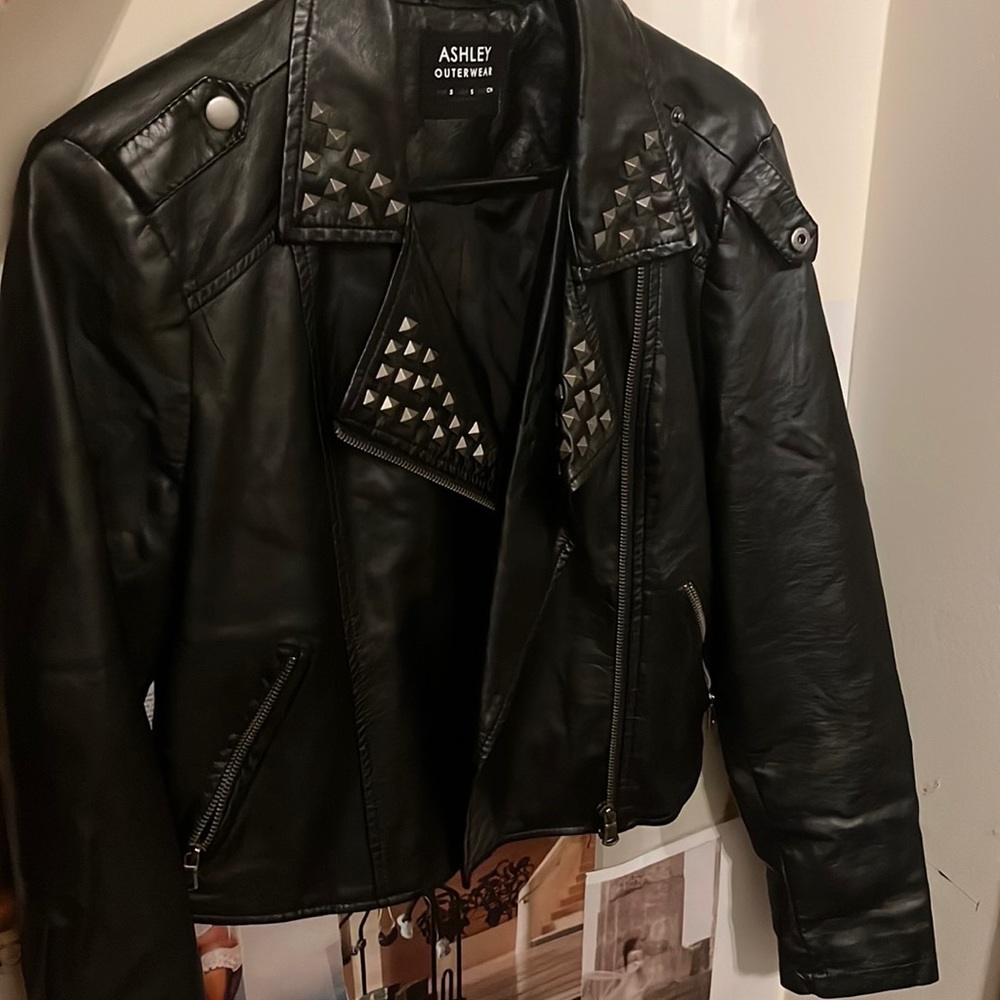 black jacket wore it only 2 times